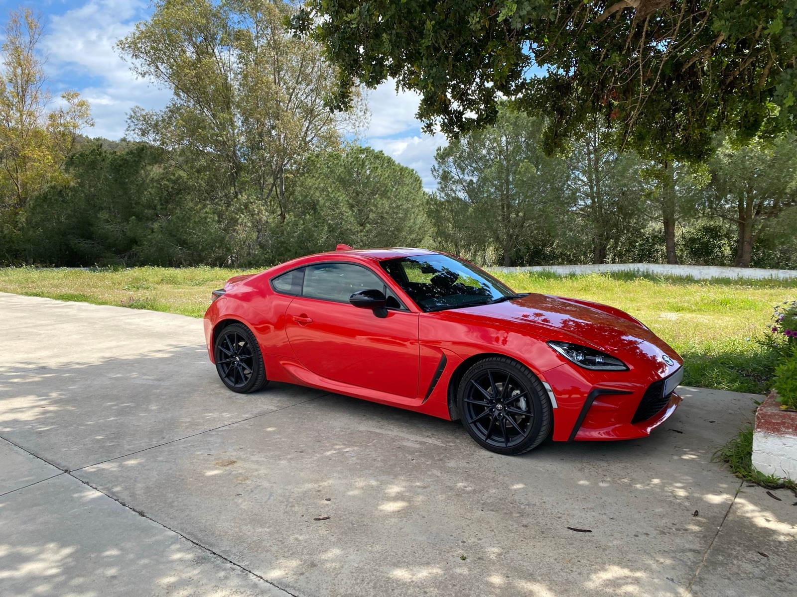 GR86 side profile on a countryside driveway